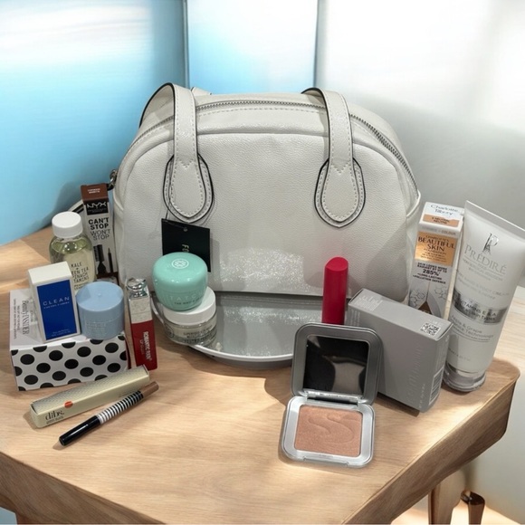 Makeup Bundle - Picture 1 of 3